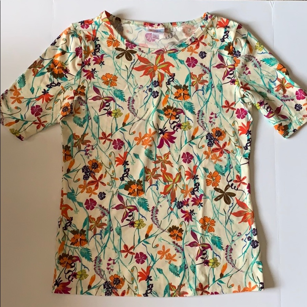 LulaRoe Gigi shirt
